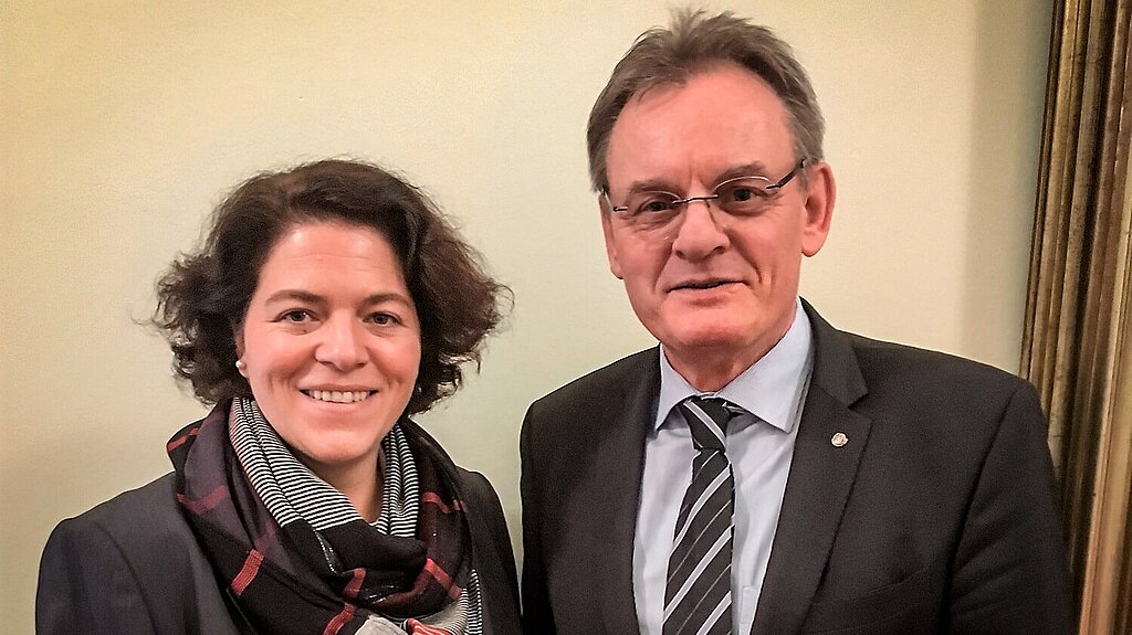 VBB-Bundesvorsitzender im Gespräch mit MdB Kerstin Vieregge VBB-Bundesvorsitzender im Gespräch mit MdB Kerstin Vieregge