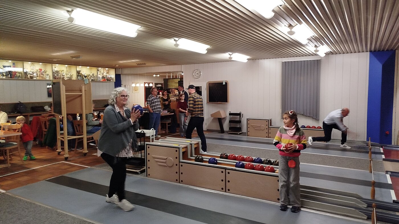 VBB Jung und Alt beim Kegeln VBB- StOGrp Stetten a.k.M.