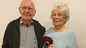 Ehrung der Ehrenvorsitzenden Hildegard Seebo mit dem Kollegen Heinz Micheel Ehrung der Ehrenvorsitzenden Hildegard Seebo mit dem Kollegen Heinz Micheel Ehrung der Ehrenvorsitzenden Hildegard Seebo mit dem Kollegen Heinz Micheel
