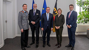 20230428_Pistorius_Besuch_Vorsitzende_VBB__4_.jpg (1.63 Mibytes) 20230428_Pistorius_Besuch_Vorsitzende_VBB__4_.jpg (1.63 Mibytes)