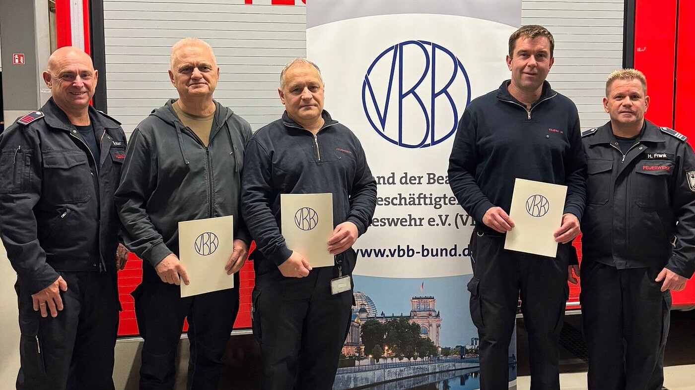 Ehrungen_Oktober v.l. HptBrdMstr Timo Steichler, Uwe Hahn, Norbert Nuß, Mario Muthny, 1. Vors. BrdAmtm Holger Frank Ehrungen_Oktober