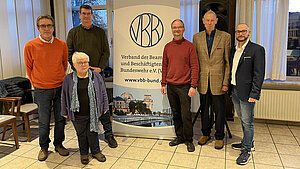 Gruenkohlessen_der_StOGrp_Eckernfoerde v.l.n.r.: Herr Wolfgang Schlichting , Frau Dr. Doris Milkert, Herr Andreas Winkelmann, Herr Stefan Ossenberg-Engels, Herr Klaus Borchardt, Herr Tim Pfeiffer.
Gruenkohlessen_der_StOGrp_Eckernfoerde