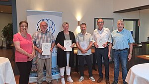 v. li.: Rita Rocker (stv. Vorsitzende), Heinz-Peter Dölger (40 Jahre), Carmen Ellerbrock (25 Jahre), Wolf-Peter Keller (15 Jahre), Rainer Denker (25 Jahre) und Heinz-J. Hölzen (Vorsitzenden)